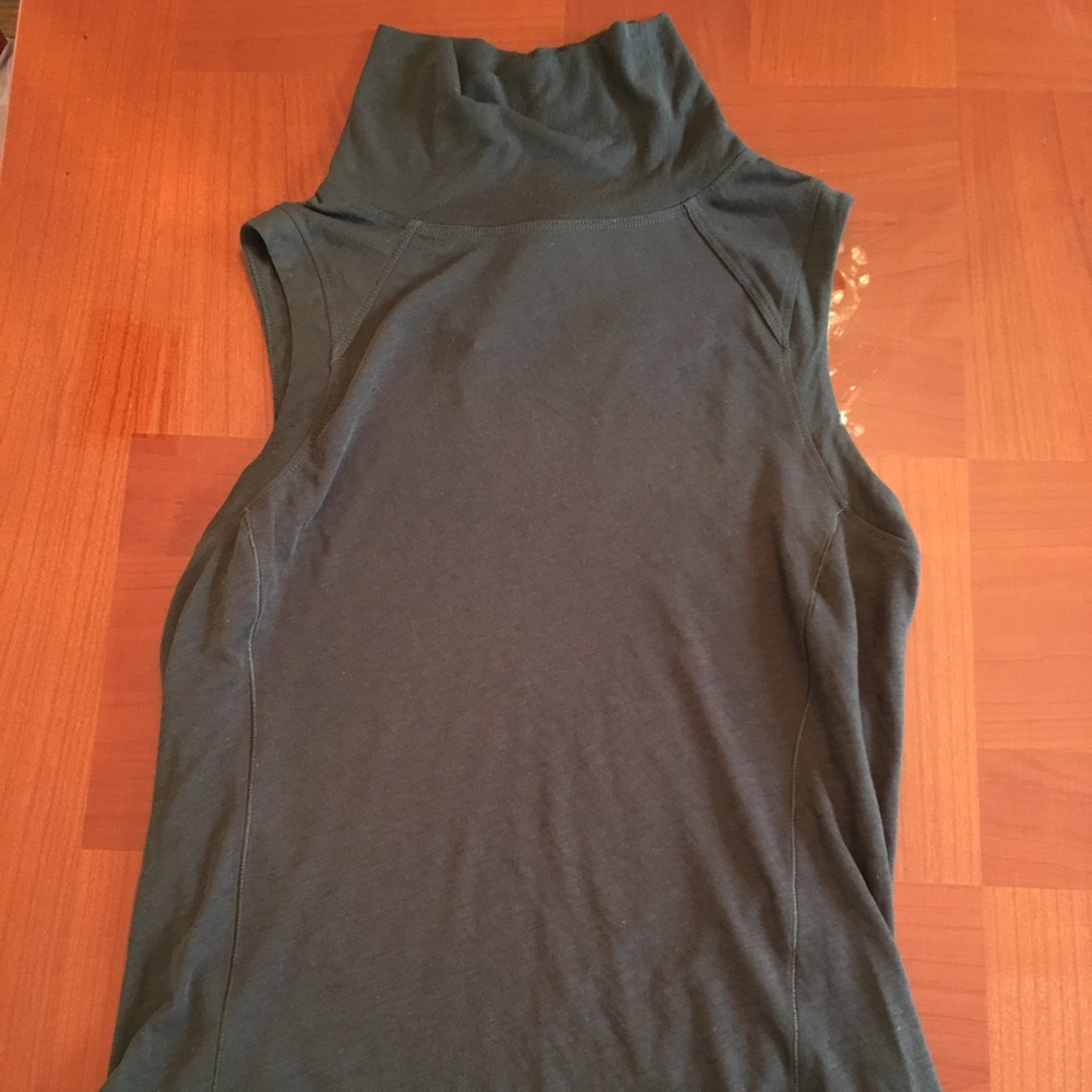 Lululemon sleeveless top